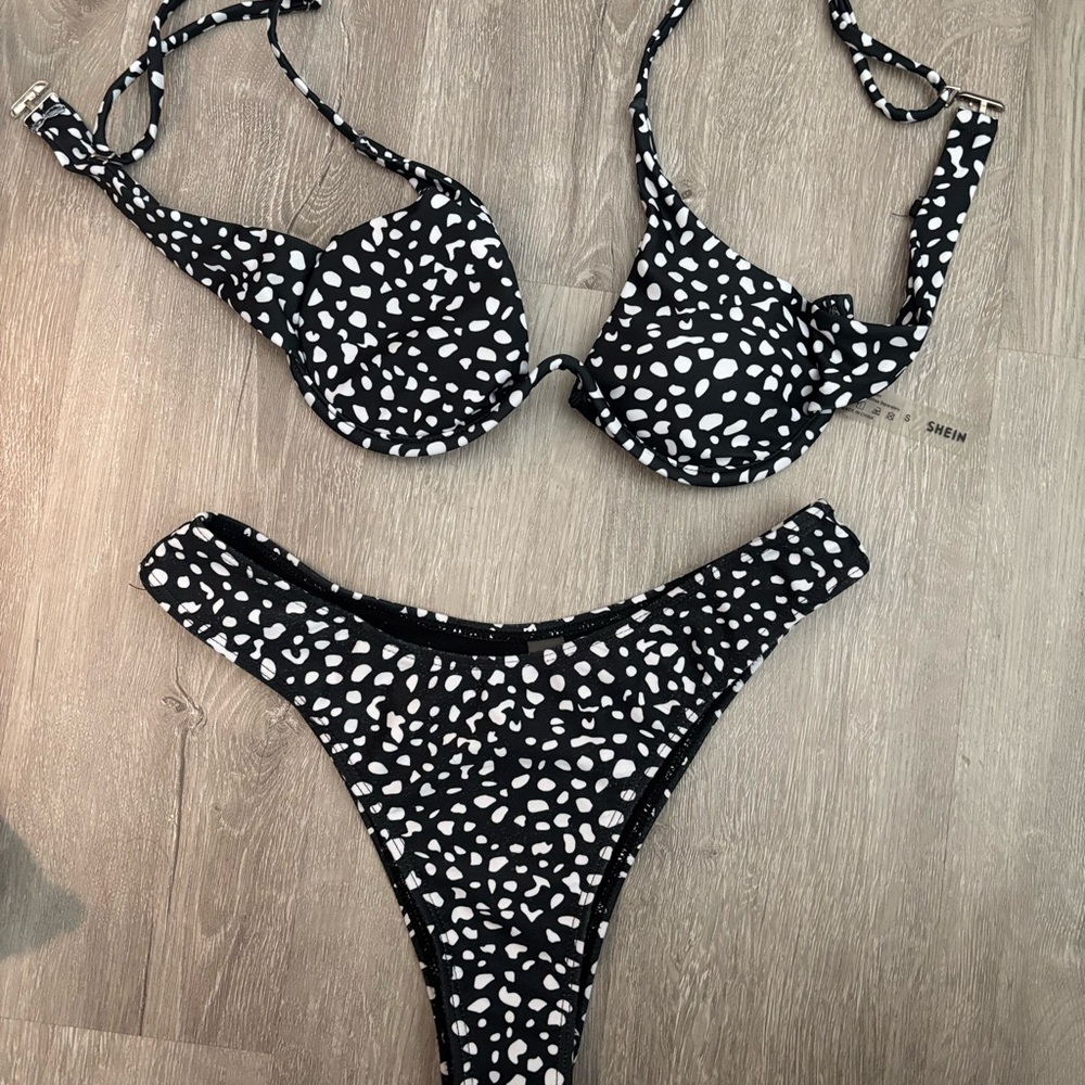 SHEIN Monochrome Spotted Bikini